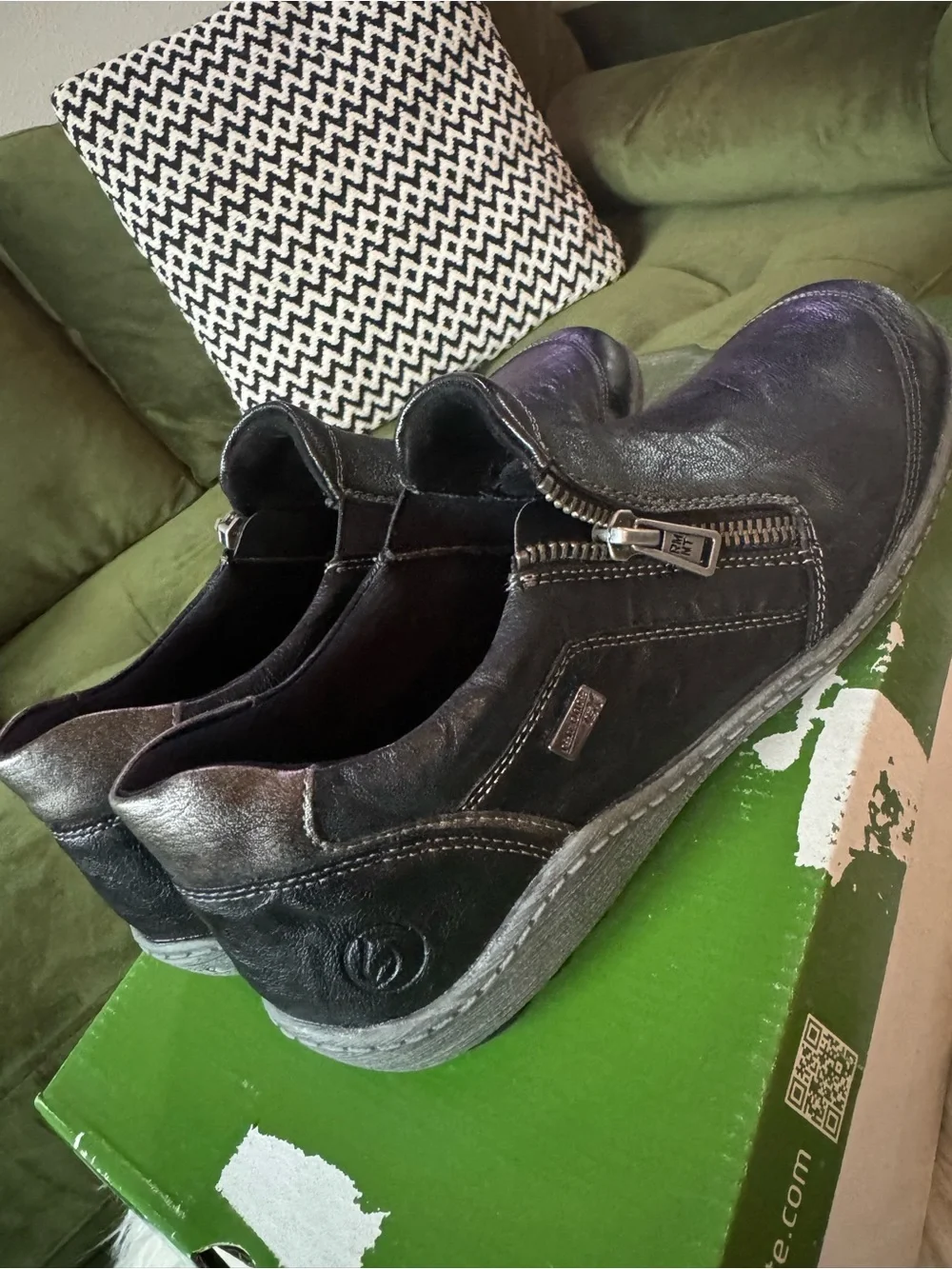 Remonte sleek black